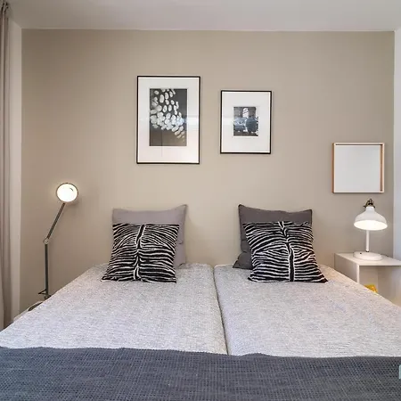 Modern 2 Bedroom Penthouse W/ Terrace, Pool & Bbq דירה